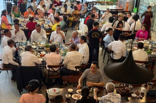 quan-de-ngon-binh-thanh-noi-gui-gam-tron-vi-de-tuoi-nguyen-ban